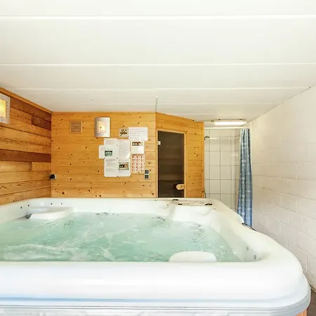 Lovely Holiday In Bomal-sur-ourtho With Jacuzzi Bomal