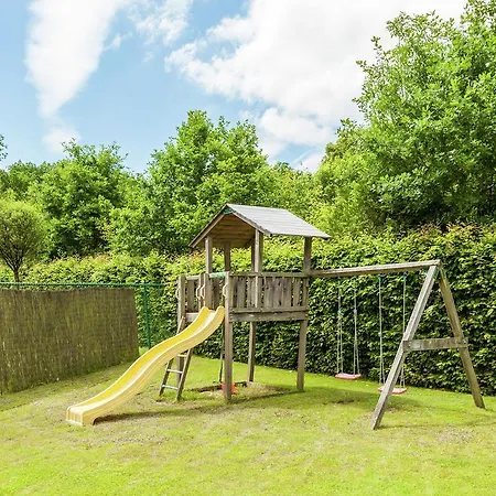 Lovely Holiday In Bomal-sur-ourtho With Jacuzzi Vakantiehuis